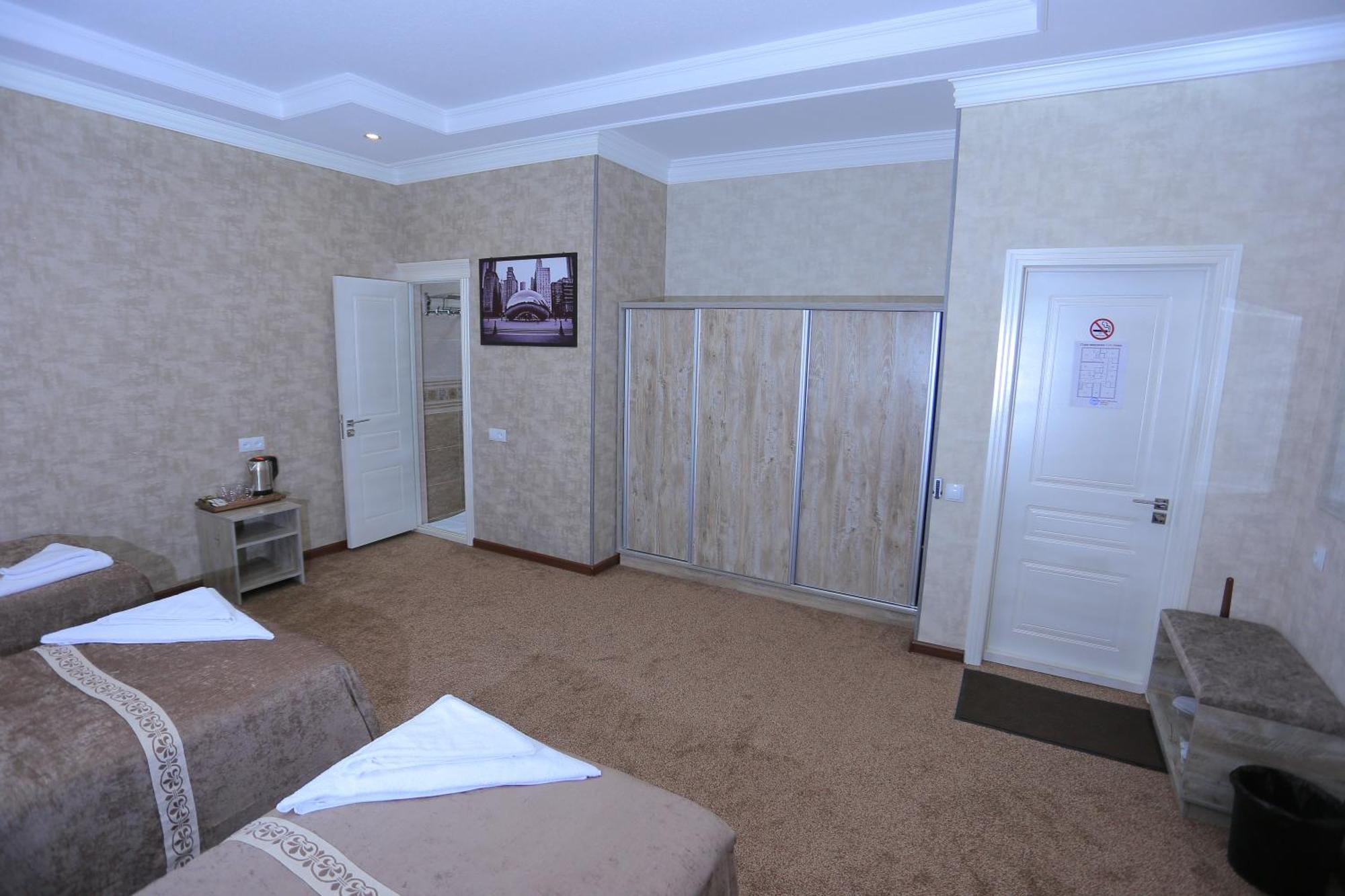 Hayot Plaza Hotel Yunusobod Extérieur photo