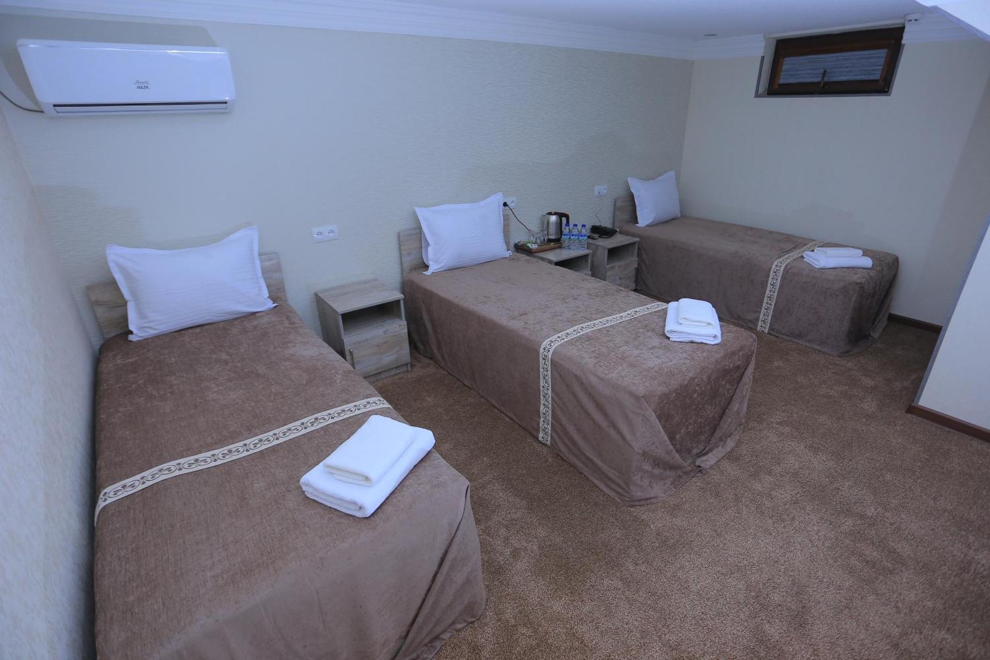 Hayot Plaza Hotel Yunusobod Extérieur photo