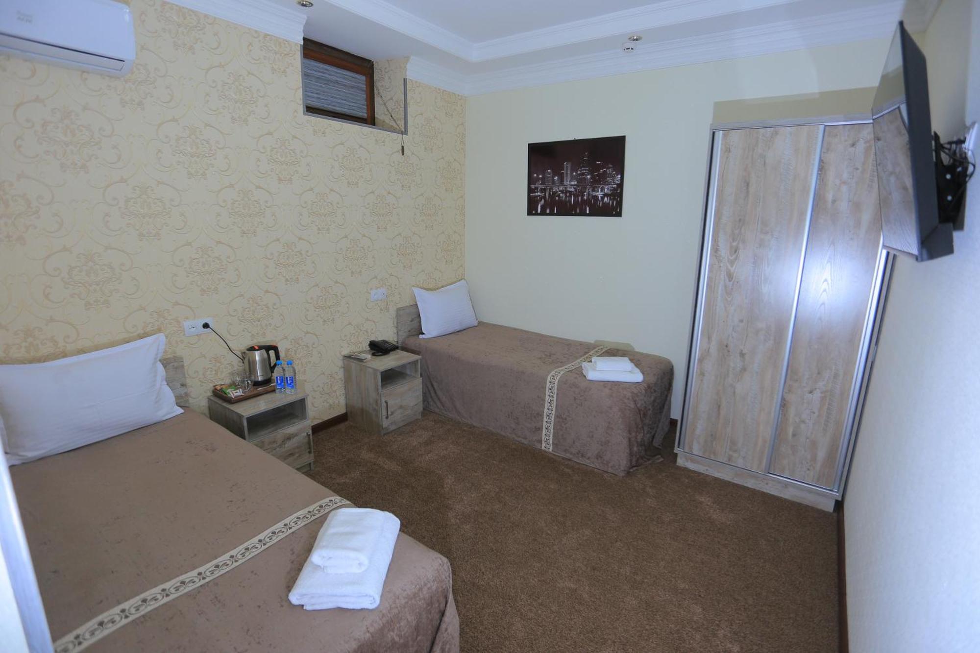 Hayot Plaza Hotel Yunusobod Extérieur photo
